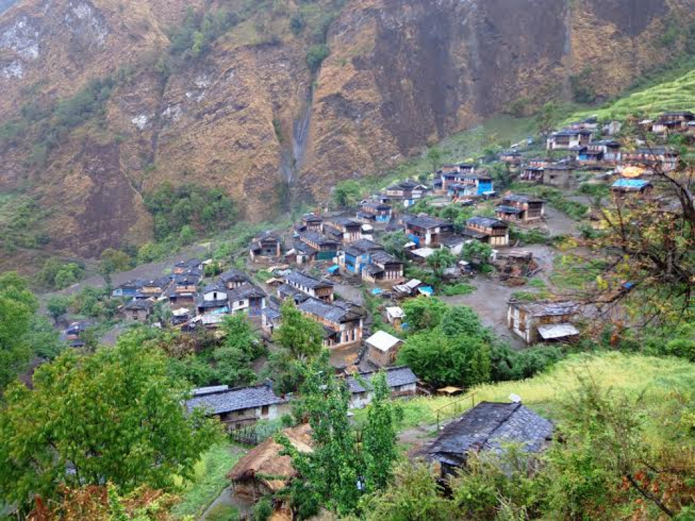 हिउँले पैदलमार्ग अवरुद्ध, एक्लियो म्याग्दीको गुर्जा गाउँ